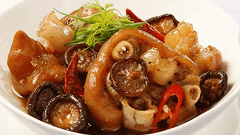 Chân giò hầm thuốc bắc