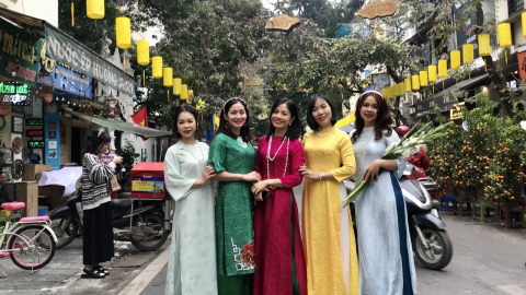 Xúng xính áo dài