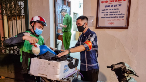 Đang trên đường ship “khí cười”, bất ngờ gặp 141