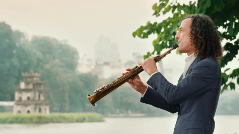Nghệ sĩ saxophone Kenny G ra mắt MV 'Going Home' quảng bá du lịch Việt Nam