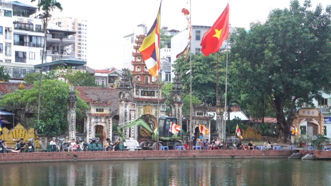 Ao làng giữa phố