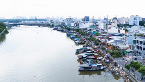 Bên dòng Kênh Tẻ
