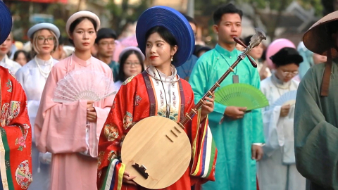Cổ phục xuống phố
