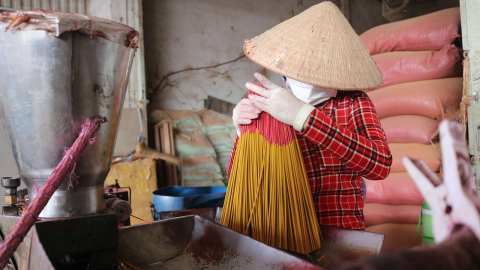 Hương khói an yên của làng nhang Bình Đức