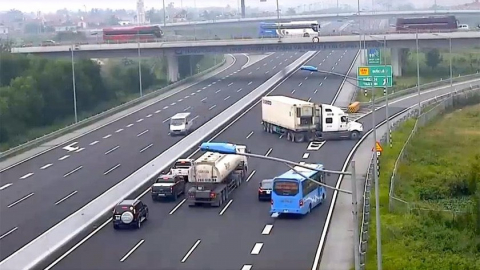 Ngược chiều, lùi, quay đầu trên cao tốc: Bị phạt 40 triệu, trừ 10 điểm