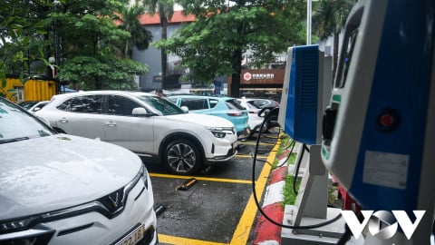 Ô tô điện tiếp tục được miễn lệ phí trước bạ
