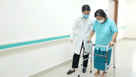 Kỹ thuật mới giúp bệnh nhân thoái hóa khớp gối xuất viện sớm, đi lại bình thường sau 48 giờ