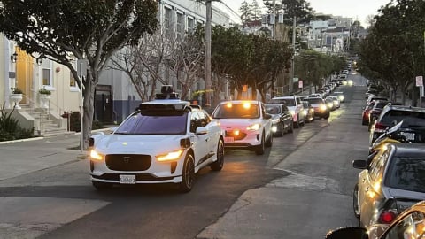 Robotaxi: Tương lai di chuyển hay 'quả bom nổ chậm'?