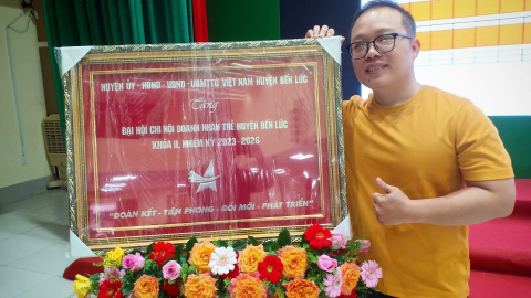 Khi vỏ lon hóa thành tranh nhôm tinh xảo