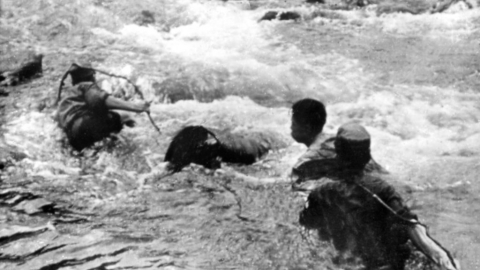Một dòng sông mang lửa