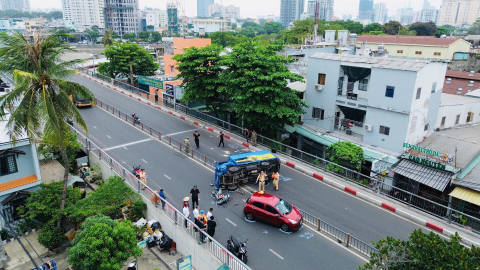 Phong toả cầu chữ Y vì xe tải lật