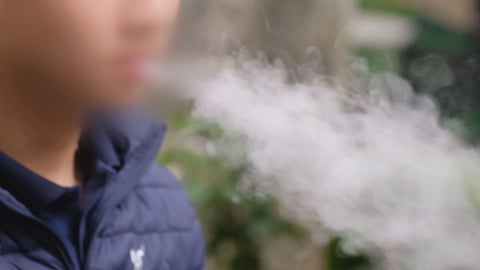 Vì sao thuốc lá vẫn dễ dàng đến tay trẻ em?