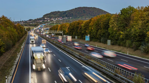 Autobahn: Từ 'thánh địa' tốc độ đến nỗi lo tắc đường