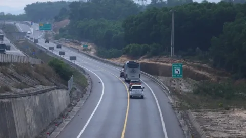 Vì sao nên có thêm làn vượt trên cao tốc?