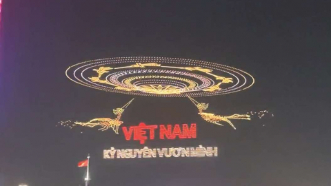 Mãn nhãn với màn tổng duyệt 10.500 máy bay không người lái
