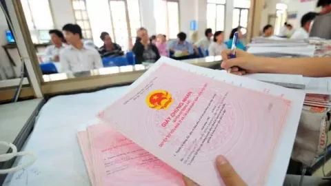Đề xuất chính quyền xã có thể cấp sổ đỏ cho người dân