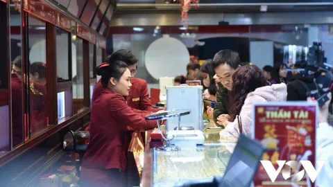 Vàng miếng tăng sốc, bứt phá 3 triệu đồng vào sáng nay