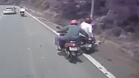 Top 4 pha đổ đèo thót tim
