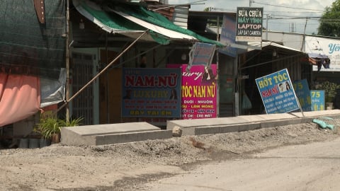 Dân khổ vì đường cao hơn nhà