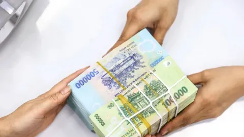 Tiền gửi doanh nghiệp quay đầu tăng, tiền gửi dân cư đạt mức kỷ lục