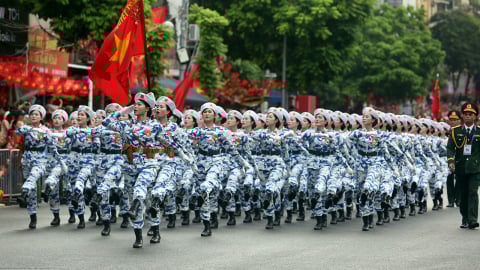 Hình ảnh lực lượng vũ trang tổng duyệt trên đường phố Thủ đô