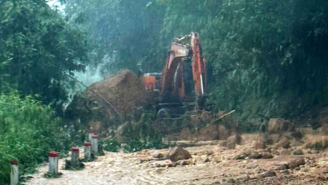Mưa lớn gây sạt lở, chia cắt tuyến đường Tân Phong - Nậm Tăm