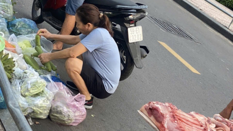 TP.HCM: Chợ tự phát lấn chiếm lòng lề đường Đặng Văn Sâm