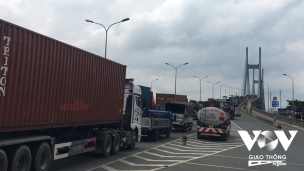 Phân làn mới trên cầu Phú Mỹ, có hạn chế ùn tắc?