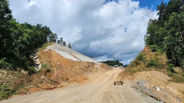 Vật liệu khan hiếm, giá leo thang: Nguy cơ bào mòn các dự án giao thông trọng điểm