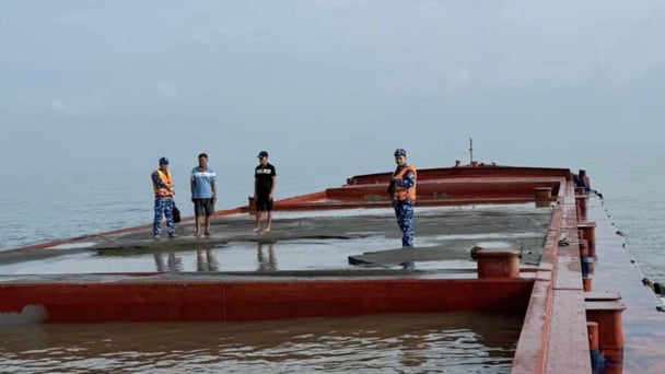 Phát hiện tàu vận chuyển 1.400m3 cát nhiễm mặn không giấy tờ