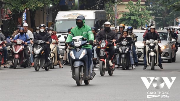 Hành trình chuyển từ xe xăng sang xe điện để vào Vành đai 1 đi làm