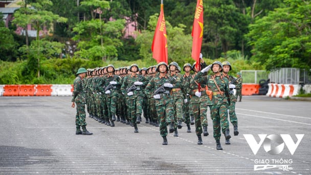 Hà Nội thăm, tặng quà các lực lượng tham gia diễu binh, diễu hành