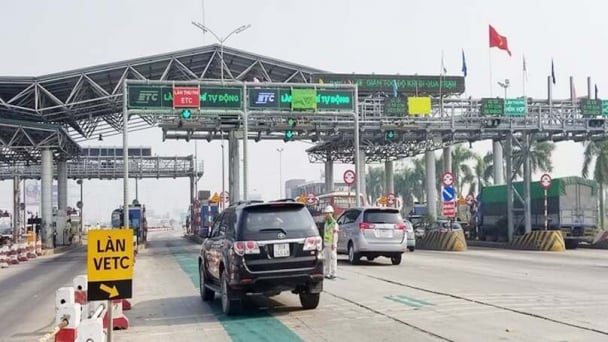 Nhà cung cấp dịch vụ làm việc với Ngân hàng để chuyển tiền từ tài khoản thu phí sang tài khoản giao thông