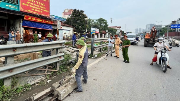 Hà Nội: Rào kín 5 “điểm đen” giao cắt đường sắt ở Văn Điển