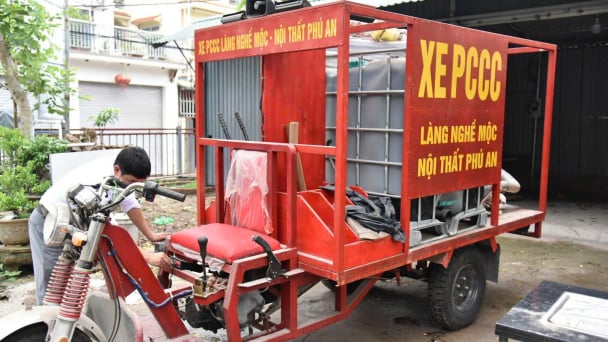 Xe chữa cháy mini – cách làm hay ở làng nghề mộc Phú An