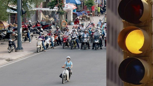 Vượt đèn vàng có bị xử phạt hay không, phạt bao nhiêu?