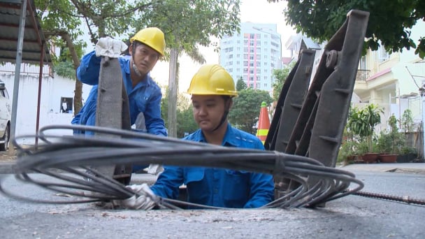 Dọn “mạng nhện” trên phố, làm sao để không còn cảnh “nay đào, mai lấp”?