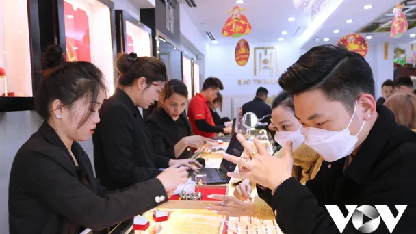Chênh lệch giá vàng trong nước và thế giới có nguy cơ còn kéo dài