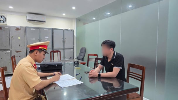 Lùi xe trên cao tốc Hà Nội - Thái Nguyên, bị phạt 35 triệu, trừ 10 điểm GPLX