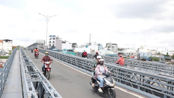Người dân mong sớm có cầu Vàm Thuật kết nối Bình Thạnh và Quận 12