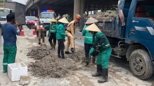 Làm rơi bùn đất trên đường, có thể phạt tới 15 triệu đồng, trừ 2 điểm GPLX