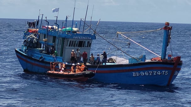 Chạy đua với tử thần giữa trùng khơi