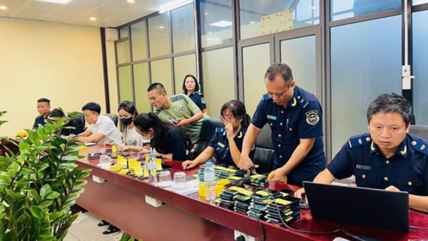 Thu giữ nhiều thiết bị điện tử trị giá hơn 2 tỷ đồng vận chuyển trái phép qua biên giới