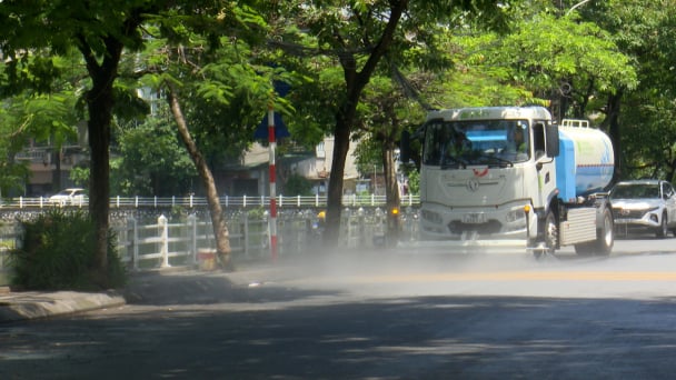 Khám phá dàn 'siêu xe' rửa đường, hút rác hiện đại