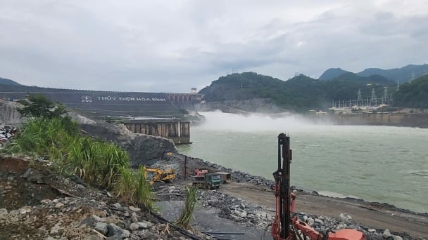 Nỗ lực nước rút trên công trường Thủy điện Hòa Bình mở rộng