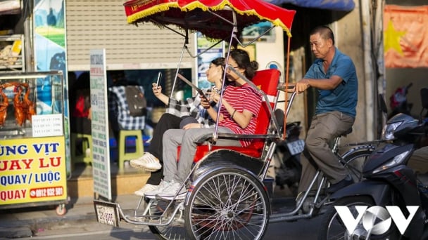 Từ 15/8/2025, miễn thị thực cho công dân 12 nước vào Việt Nam du lịch