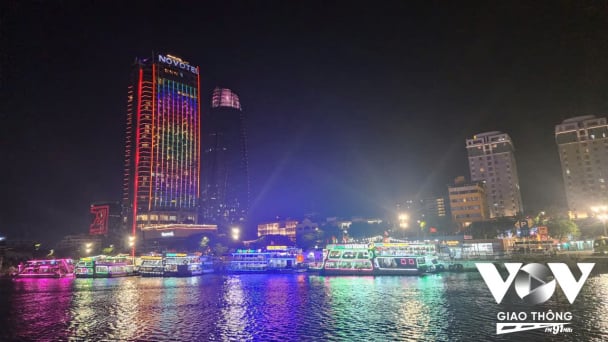 Sông Hàn nguy cơ mất an toàn sau ánh sáng và tiếng nhạc