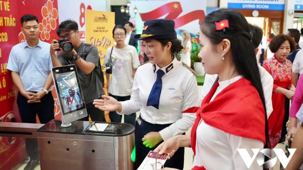 Sinh trắc học 'mở cánh cửa' đoàn tàu du lịch “Hà Nội 5 cửa ô”