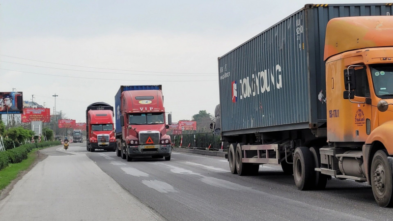 Kiên quyết xóa đường ngang trái phép và họp chợ trên Quốc lộ 5