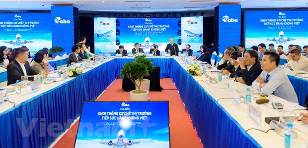 Các đại biểu tham dự tọa đàm “Khơi thông cơ chế thị trường, tiếp sức hàng không Việt' vào chiều 24/2. (Ảnh: CTV/Vietnam+)